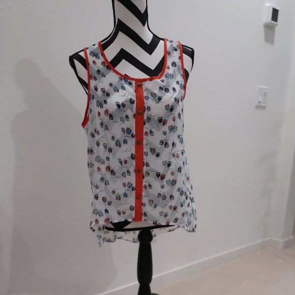 Sleeveless Top - Picture 1 of 7